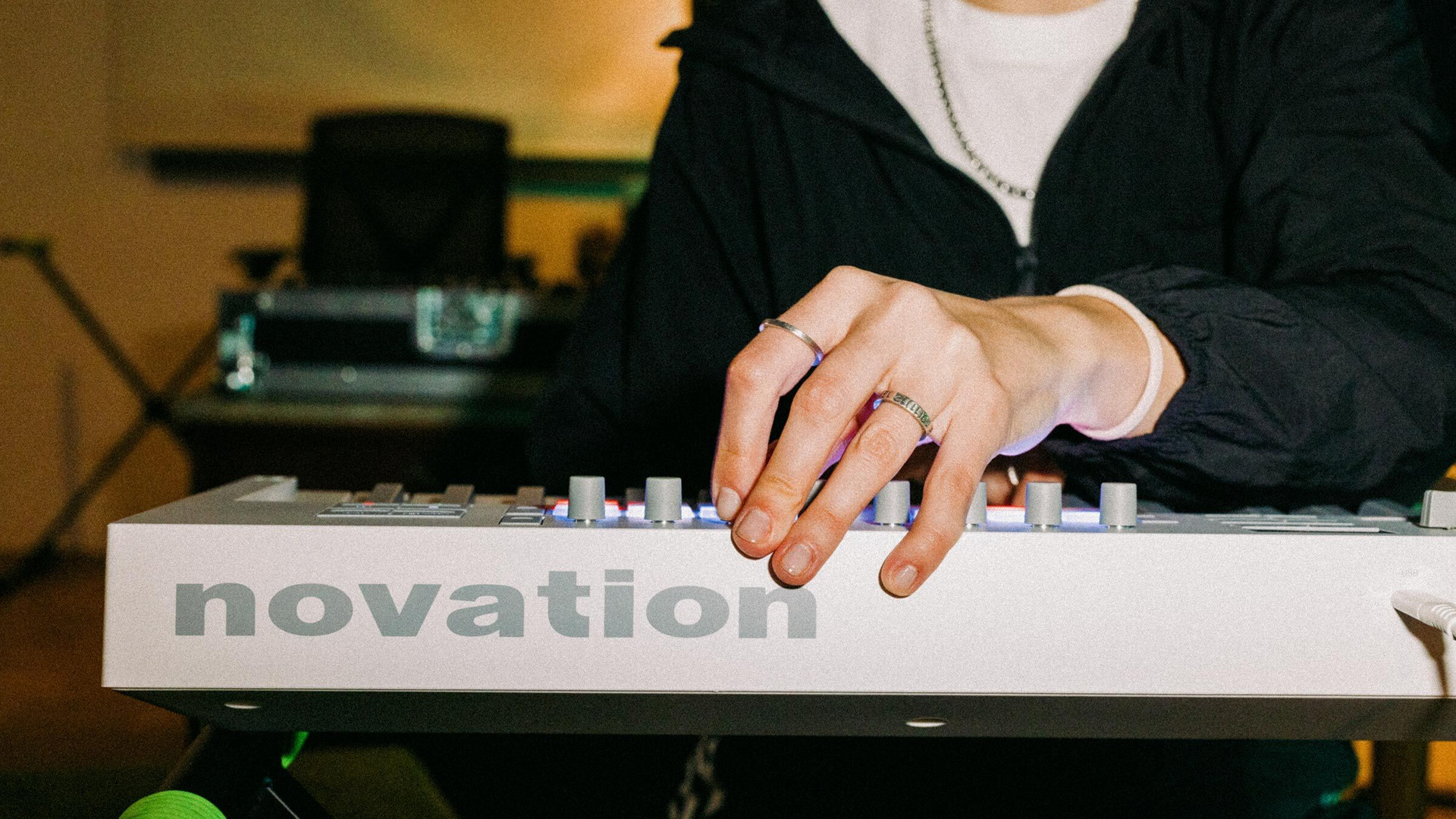 Novation Launchkey 49 MK4 White 全白版 49鍵 MIDI 控制鍵盤｜支援 Ableton Live、Logic、Cubase